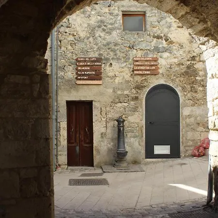 Dom wakacyjny La Grotta Di Nima Pretoro