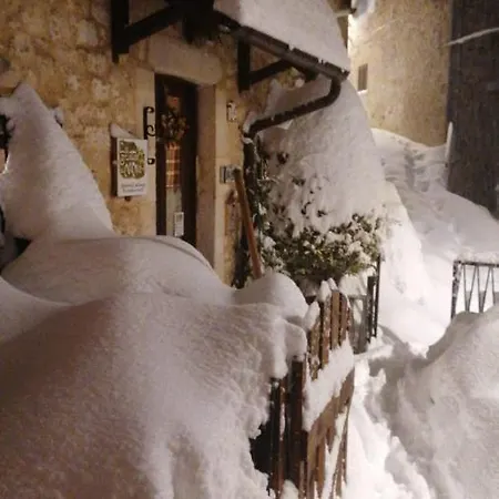 Dom wakacyjny La Grotta Di Nima Pretoro