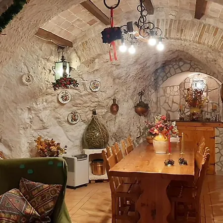 펜션 La Grotta Di Nima