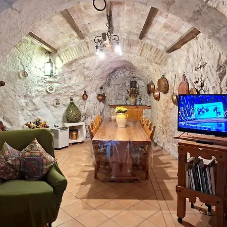 La Grotta Di Nima Pretoro