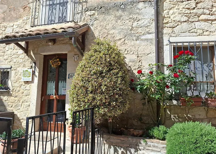 Casa de Férias La Grotta Di Nima *